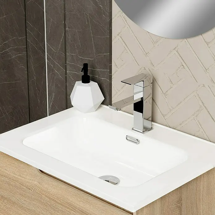 Artysan Conjunto de mueble de baño Zeus - Ancho: 60 cm, 3 pzs., Natural, Mate - Un lavabo con una cubeta blanca rectangular, grifo cromado y dispensador de jabón sobre un mueble de madera.