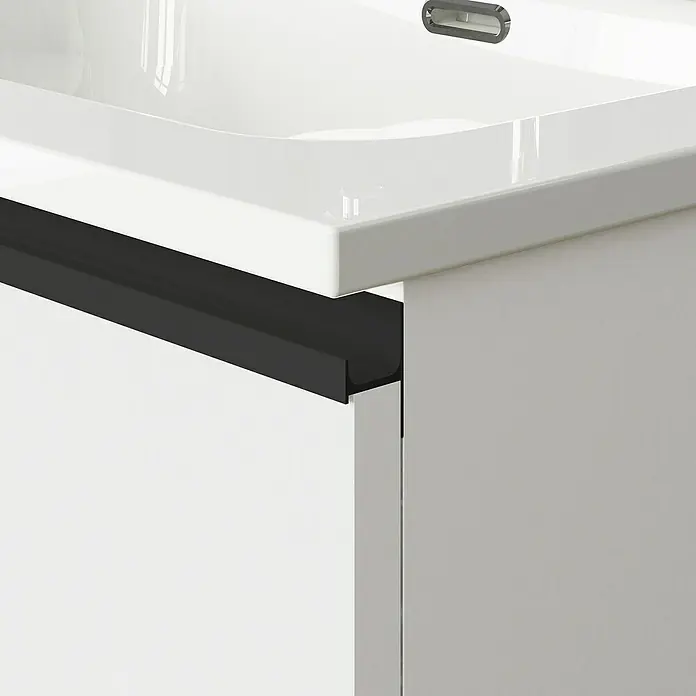 Artysan Mueble bajo de lavabo Barcelona 2C - L x An x Al: 44,6 x 100 x 83,3 cm, Blanco - Detalle de un moderno mueble de baño blanco con un elegante tirador negro, destacando su diseño minimalista.