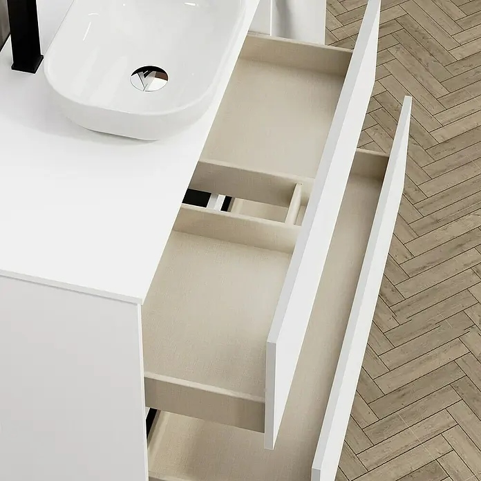 Artysan Mueble bajo de lavabo Kenia Top - Ancho: 100 cm, Blanco - Un primer plano de un tocador de baño blanco con cajones abiertos que muestran un interior de color claro. Estilo moderno para tu baño.