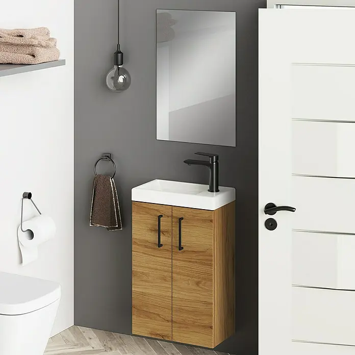 Artysan Conjunto de mueble de baño Super Mini - Roble waira, 3 pzs. - Mueble de baño con dos puertas de imitación madera, complementado con un espejo moderno y un grifo elegante.