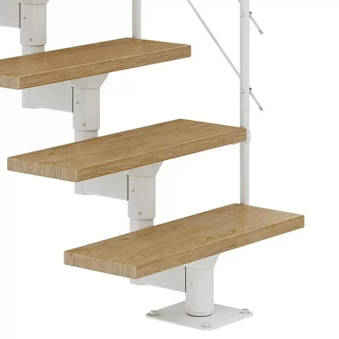 Dolle Mittelholmtreppe Boston - Breite: 74 mm, Verkehrsweiß, Gerade, Farbe Stufen: Eiche Natur, Geschosshöhe: 228 cm - 300 cm - Nahaufnahme von Holzstufen mit weißen Metallstützen, Teil einer Modultreppe.