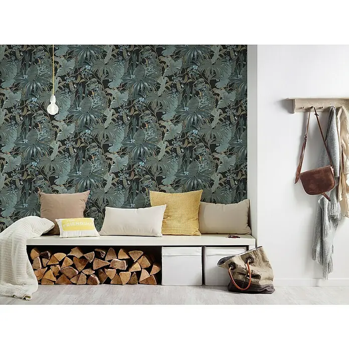 A.S. Création Desert Lodge Vliestapete Dschungel - Blau/Schwarz, Floral, 10,05 x 0,53 m - Einrichtungsidee mit einer stilvollen Dschungel-Tapete als Blickfang und Akzent im Raum für ein gemütliches Ambiente.