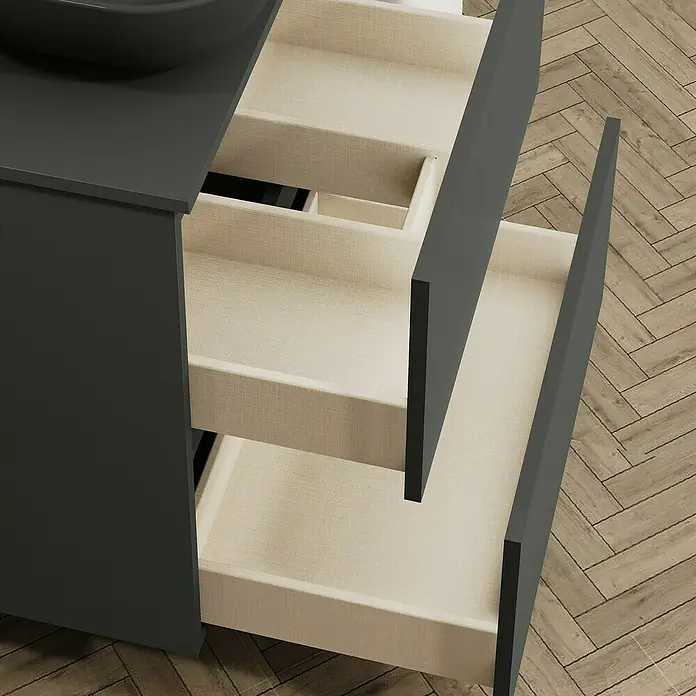 Artysan Mueble bajo de lavabo Kenia Top - Ancho: 60 cm, Antracita - Vista detallada de un tocador de baño moderno con cajones abiertos, que muestra un diseño elegante y práctico.