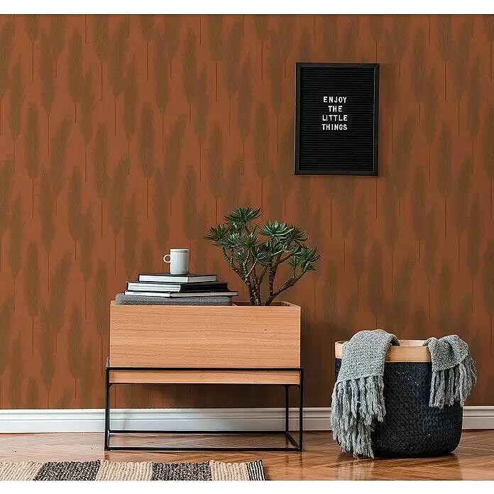 A.S. Création Hygge 2 Vliestapete Pampasgras - Rot/Braun, Floral, 10,05 x 0,53 m - Rostfarbene Tapete mit dezentem Pampasgras-Muster an einer Wand.
