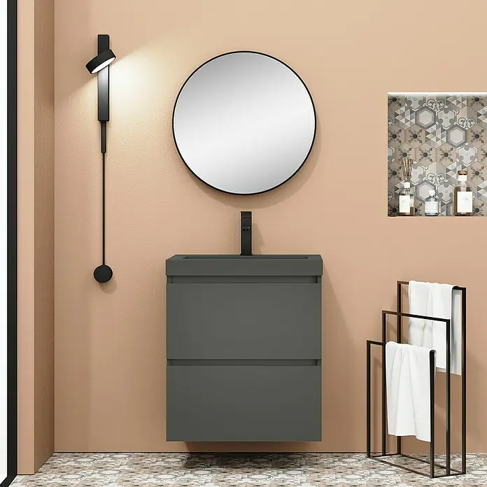 Artysan Conjunto de mueble de baño Kenia - Ancho: 60 cm, Ancho total del mueble de baño: 60 cm, Antracita, Mate, 2 pzs. - La imagen muestra un moderno tocador gris con un espejo redondo y un toallero, ideal para un baño elegante.