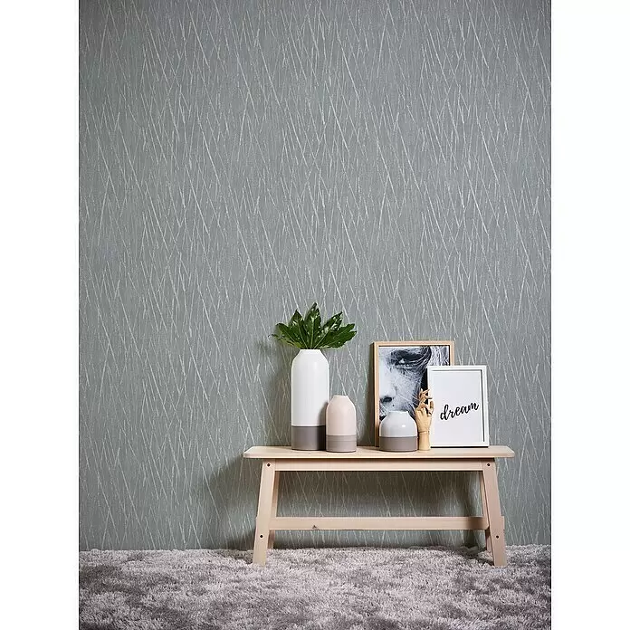 A.S. Création Hygge 2 Vliestapete Crush - Mittelgrau/Silber, Grafisch, 10,05 x 0,53 m - Grau-blaue Tapete mit einem abstrakten Muster aus dünnen, hellen, unregelmäßigen vertikalen Linien.