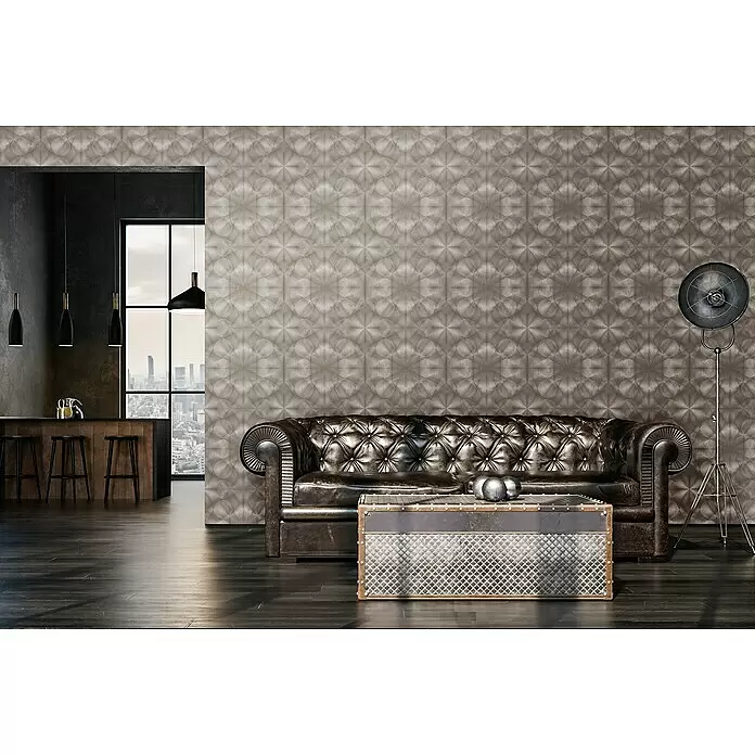 A.S. Création My Home My Spa Vliestapete Hologramm - Grau/Beige, 3D-Optik, 10,05 x 0,53 m - Geometrisch gemusterte Tapete in gedeckten Tönen an einer Wohnzimmerwand, passend zu Ledersofa und Industriedekor.