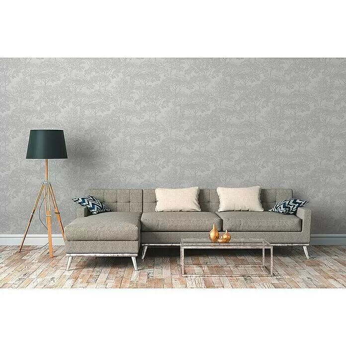 A.S. Création Cuba Vliestapete Wald - Beige/Weiß, Floral, 10,05 x 0,53 m - Graue Tapete mit einem aufwendigen Muster stilisierter Bäume, an einer Wand in einem modernen Wohnzimmer.