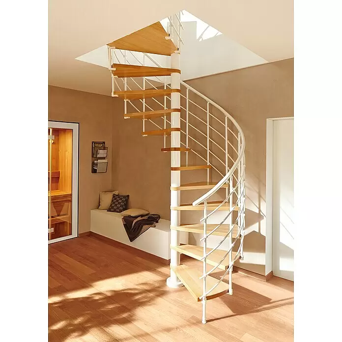 Dolle Spindeltreppe Oslo - Durchmesser: 120 cm, Weiß, Farbe Stufen: Buche Natur, Geschosshöhe: 336 cm - 368 cm - Stimmungsaufnahme