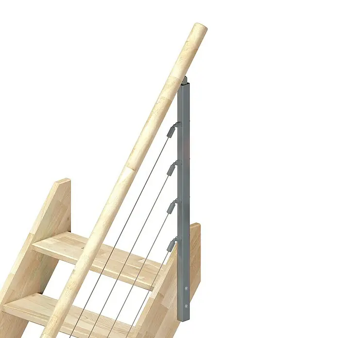 Dolle Raumspartreppe Brest - Breite: 70 mm, Grau, 1/4-gewendelt rechts, Geschosshöhe: 320 cm, Farbe Stufen: Eiche - Nahaufnahme einer modernen Holztreppe mit Edelstahlseilen als Geländer. Elegantes Design für den Innenbereich.