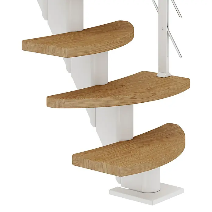 Dolle Mittelholmtreppe Berlin - Breite: 64 cm, Variabel, Weiß, Farbe Stufen: Eiche Natur, Geschosshöhe: 259 cm - 315 cm - Die Wendeltreppe verfügt über Stufen aus hellem Holz und ein weißes Geländer, das sich spiralförmig nach oben windet.