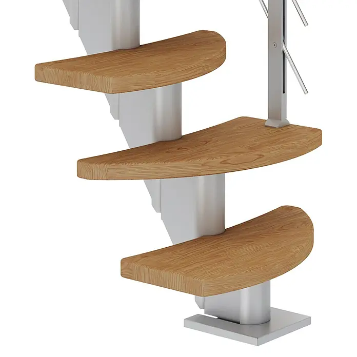 Dolle Mittelholmtreppe Berlin - Breite: 64 cm, Variabel, Perlgrau, Farbe Stufen: Eiche Natur, Geschosshöhe: 259 cm - 315 cm - Die elegante Wendeltreppe mit Holzstufen und einem modernen, silberfarbenen Geländer ist ein echter Hingucker.