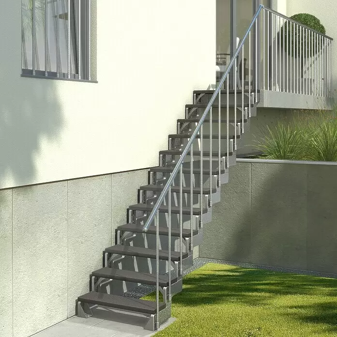 Dolle Außentreppe Gardentop - Trimaxstufen, Anthrazit, Feuerverzinkte Geländerstäbe, Breite: 80 cm, Anzahl Stufen: 12 Stk., Geschosshöhe: 216 cm - 264 cm - Moderne Außentreppe mit dunkelgrauen Stufen und silbernem Metallgeländer, führt zu einem Gebäudeeingang.