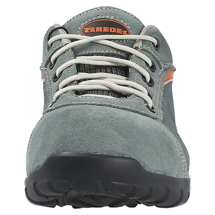 Paredes Zapato bajo de seguridad Rubidio - 46, Clase de protección según EN ISO 20345: S1P, Gris - Primer plano de un zapato de seguridad TarEdEs gris, que muestra un logotipo naranja y cordones claros.