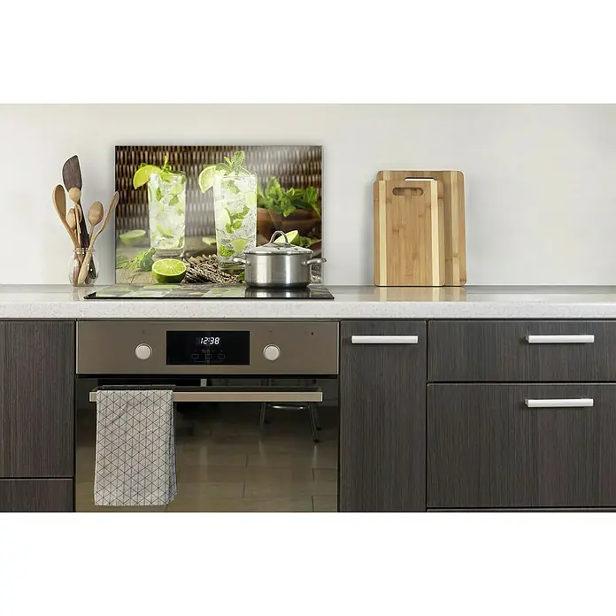 CUCINE Küchenrückwand - Caipirinha, 60 x 40 cm, Stärke: 6 mm, Einscheibensicherheitsglas (ESG) - Der Fokus liegt auf einem stilvollen Küchen-Spritzschutz mit einem erfrischenden Mojito-Motiv, der die Arbeitsplatte ziert.