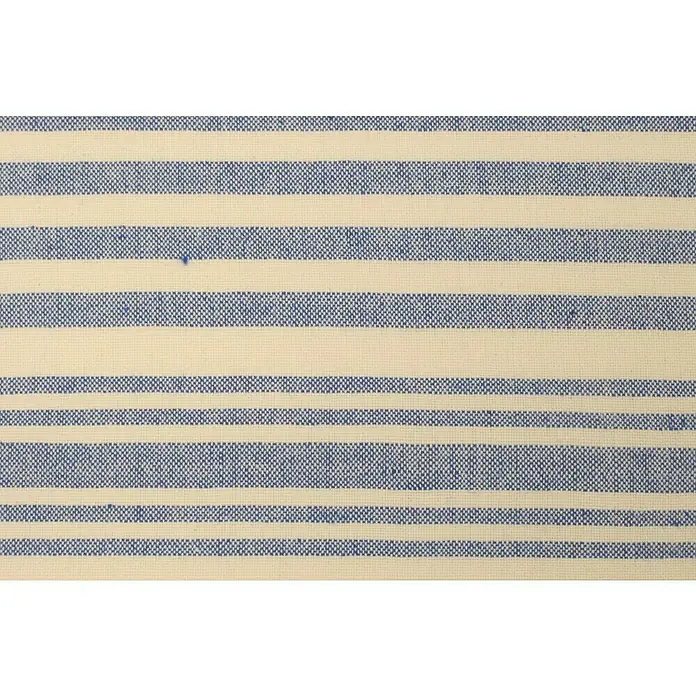 Manta para sofá Ernesta - 150 x 250 cm, Textil, Azul - Primer plano de una tela a rayas con líneas claras y azules, que proporciona una textura clásica y elegante para diversas aplicaciones.