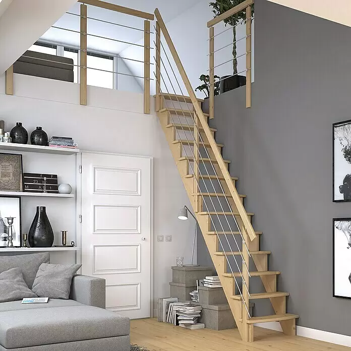Dolle Raumspartreppe Lyon - Breite: 65 cm, Kiefer, Unbehandelt, Geschosshöhe: 286 cm, Gerade, Mitlaufende Edelstahlstäbe - Helle Holz-Lofttreppe mit Metallstab-Balustrade, die zwei Ebenen in einem modernen Wohnraum verbindet.