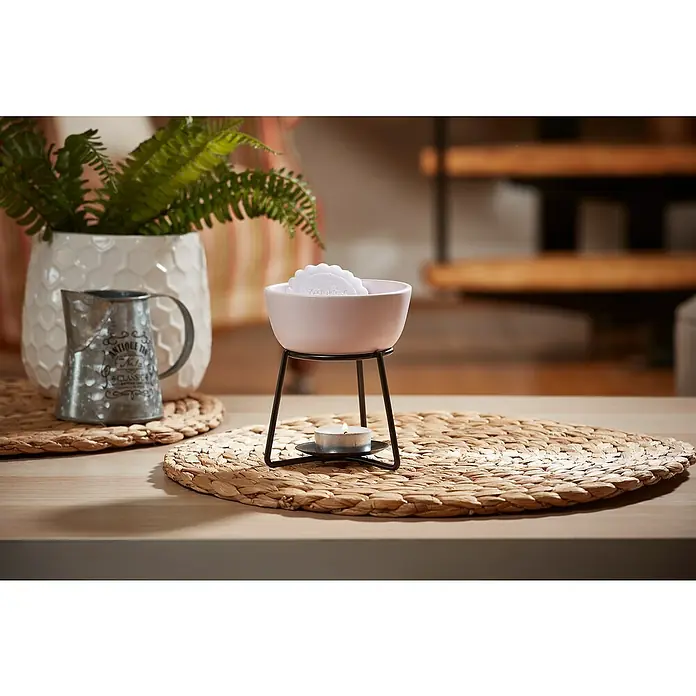 Yankee Candle Duftlampe Pebble - Ø x H: 10 x 12 cm, Grey/Lilac - Ein sanfter rosa Duftwachs-Wärmer mit einer Teekerze und weißen Wachs-Dufttabletten, die ein entspannendes Ambiente versprechen.