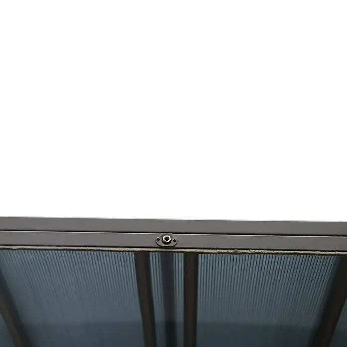 Sunfun Anstellpavillon Sera Cabrio XXL - B x T: 700 x 300 cm, Farbe Gestell: Anthrazit, Aluminium - Nahaufnahme eines modernen Terrassendachs mit Polycarbonatplatten und einem robusten, grauen Rahmen, ideal für jede Außenanlage.