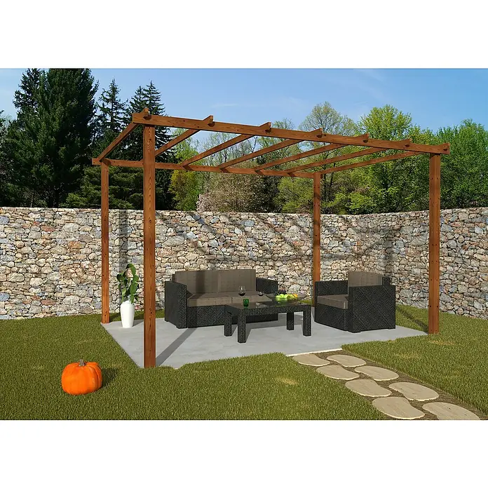Décor et Jardin Pérgola estándar Basic - L x An: 400 x 300 cm, Marrón - Agradable escena de jardín con pérgola de madera, asientos de ratán y calabaza en el césped.