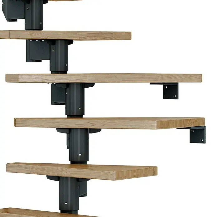 Dolle Mittelholmtreppe DublinBreite: 75 cm, Anthrazitgrau, 1/4-gewendelt, Farbe Stufen: Eiche Natur, Geschosshöhe: 278 cm - 337 cm, Edelstahlgeländer - Detailansicht einer modernen Treppe mit Holzstufen und einer eleganten, dunklen Metallkonstruktion.