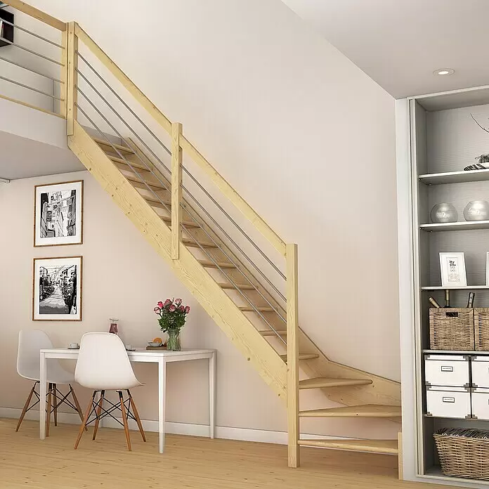 Dolle Raumspartreppe Paris - Breite: 83,5 mm, Fichte, Unbehandelt, Geschosshöhe: 318 cm, 1/4-gewendelt links, Edelstahlstäbe, Ohne Setzstufen - Treppe aus hellem Kiefernholz mit grauen Metallstäben, die zwei Ebenen in einem modernen Raum verbindet.