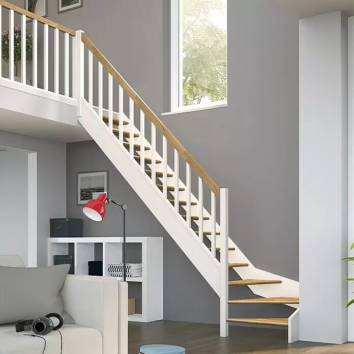 Dolle Raumspartreppe Paris - Breite: 83,5 mm, Eiche, Weiß, Natur, Lackiert, Geschosshöhe: 318 cm, 1/4-gewendelt links, Rechteckstäbe Holz, Ohne Setzstufen - Moderne Treppe mit weißem Rahmen, Holzstufen und Handlauf, verbindet zwei Ebenen in hellem Interieur.