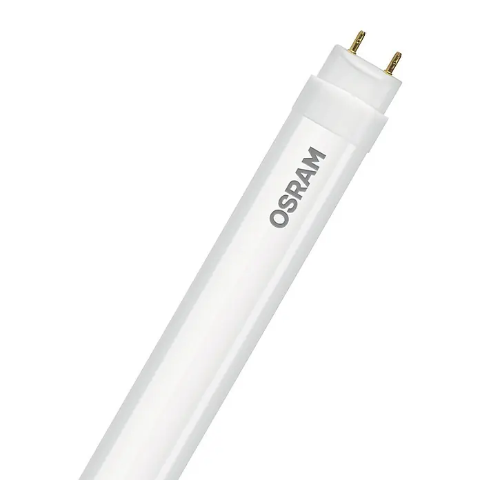 Osram Tubo LED SubstiTUBE PURE ST8P-EM - Largo: 121,2 cm, Blanco frío, 18 W, 1.500 lm, G13 - Primer plano de un tubo LED Osram con contactos de clavija y el logotipo de Osram. Apto para uso en luminarias con base G13.