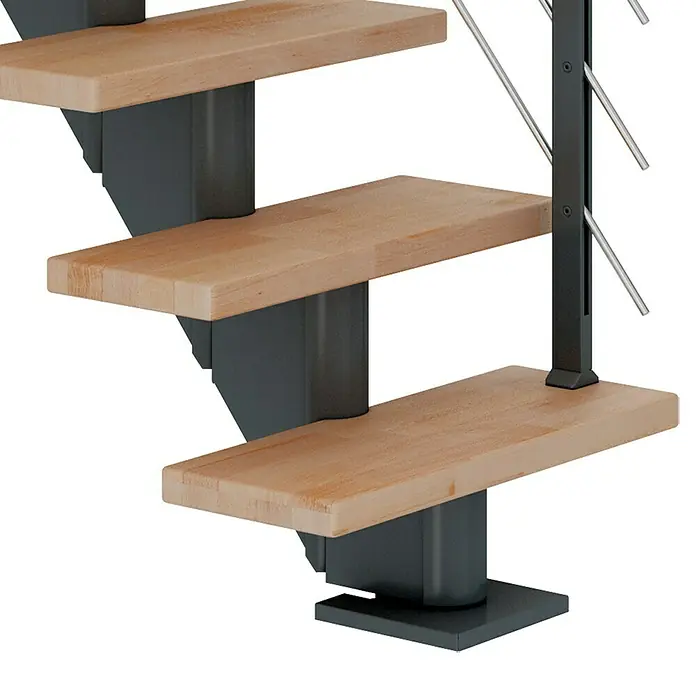 Dolle Mittelholmtreppe FrankfurtBreite: 65 cm, Gerade, Anthrazitgrau, Farbe Stufen: Buche Natur, Geschosshöhe: 259 cm - 301 cm - Bild einer modernen Treppe mit Holzstufen und einem grauen Geländer. Die Treppe hat ein minimalistisches und elegantes Design.