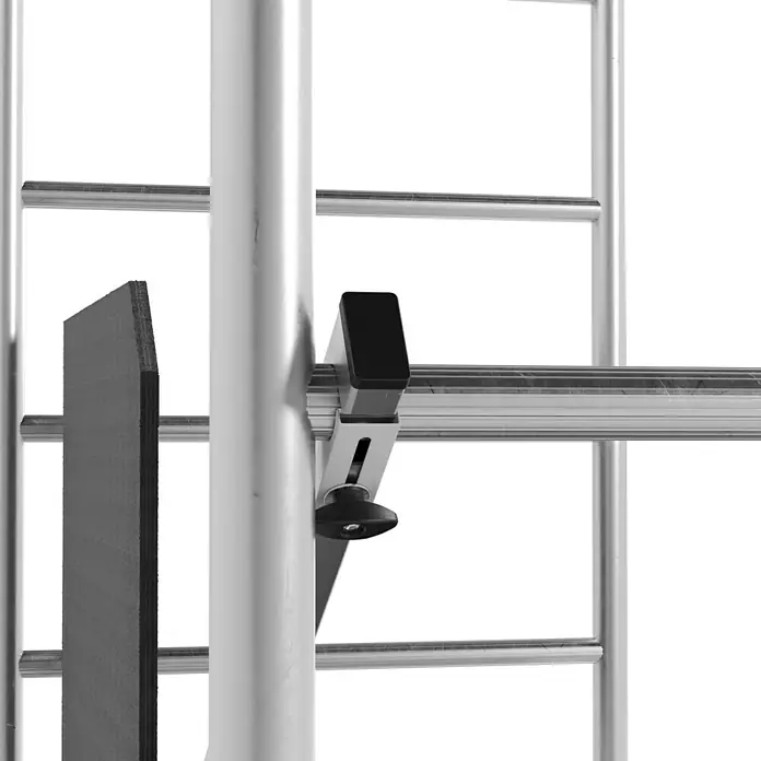 Krause ClimTec Rollgerüst - Arbeitshöhe: 3 m - Nahaufnahme eines Produkts mit Metallelementen, einer Schraube und einer schwarzen Abdeckung, das Stabilität und Funktionalität vereint.