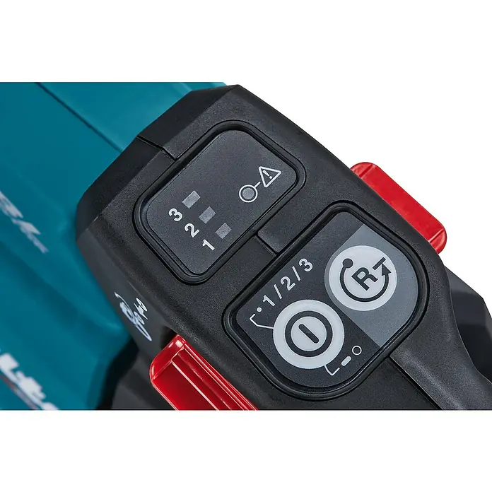 Makita XGT 40V max. Akku-Heckenschere UH004GZ - 40 V, Li-Ionen, Ohne Akku, Schnittlänge: 600 mm - Nahaufnahme der Bedienelemente eines Werkzeugs, einschließlich Leistungsstufen und Richtungsknöpfe zur präzisen Steuerung.