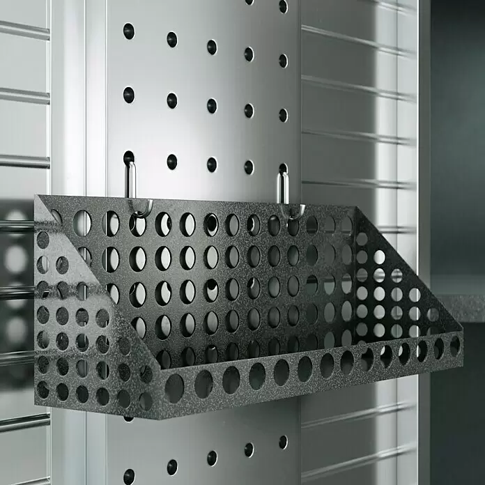 Wisent Werkstatt-Hochschrank - L x B x H: 46 x 91 x 183 cm, Silber/Schwarz - Perforiertes dunkelgraues Metall-Lochwandregal mit Textur, montiert an einem Metall-Ordnungssystem.