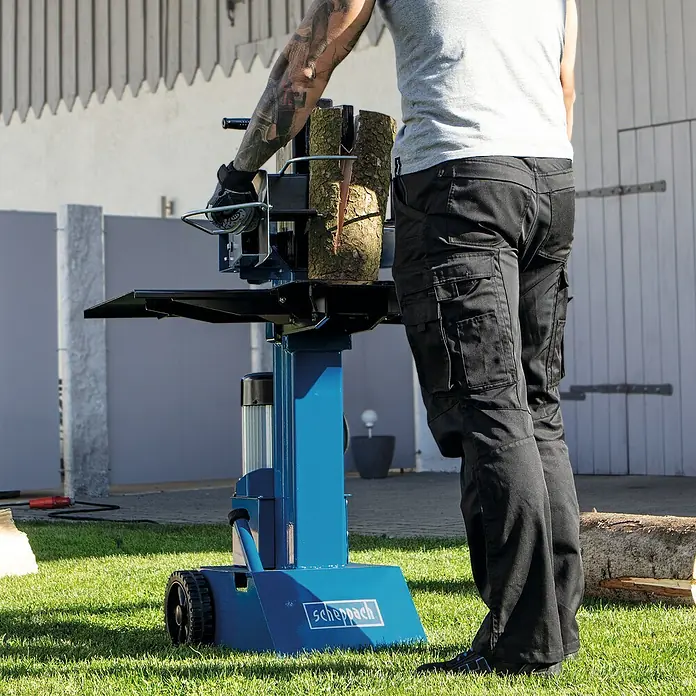 Scheppach Holzspalter HL810 - 3.000 W, 8 t, Max. Spaltgutlänge: 55 cm - 550 mm - Der Scheppach Holzspalter HL660 ist ein leistungsstarkes Gerät zum einfachen Spalten von Holzstämmen, ideal für den privaten Gebrauch im Garten.