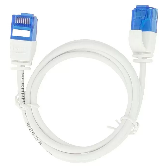 Hama Netzwerk-Kabel Flexi-Slim - Länge: 0,75 m, Weiß, RJ45-Stecker, Bis zu 10 Gbit/s - Weißes Ethernet-Kabel mit blauen Steckern, aufgerollt.