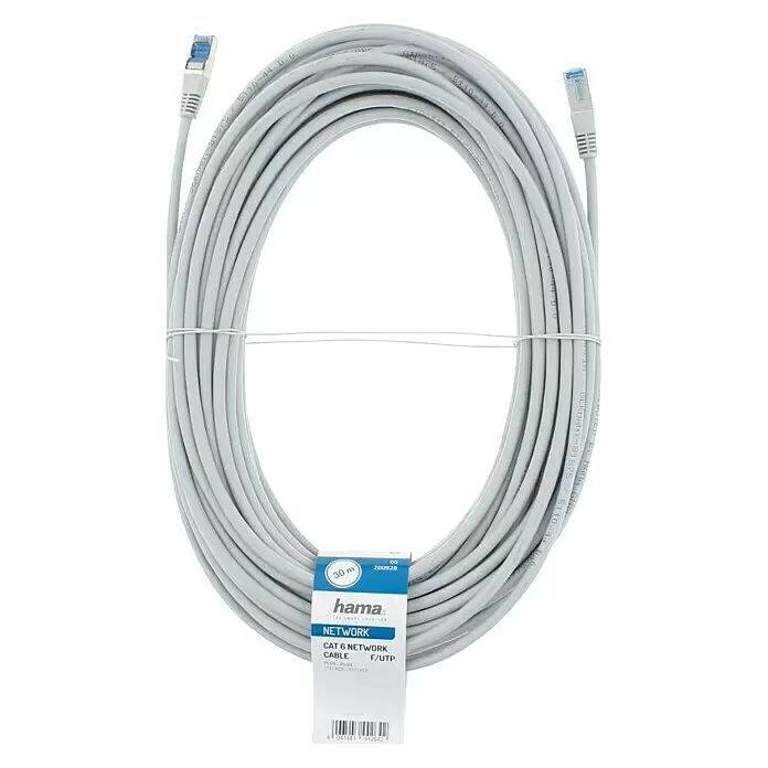 Hama Netzwerk-Kabel - 30 m, Bis zu 1 GBit/s - Ein aufgerolltes weißes Hama Cat 6 F/UTP Netzwerkkabel, 30 m lang, mit RJ45-Steckern.
