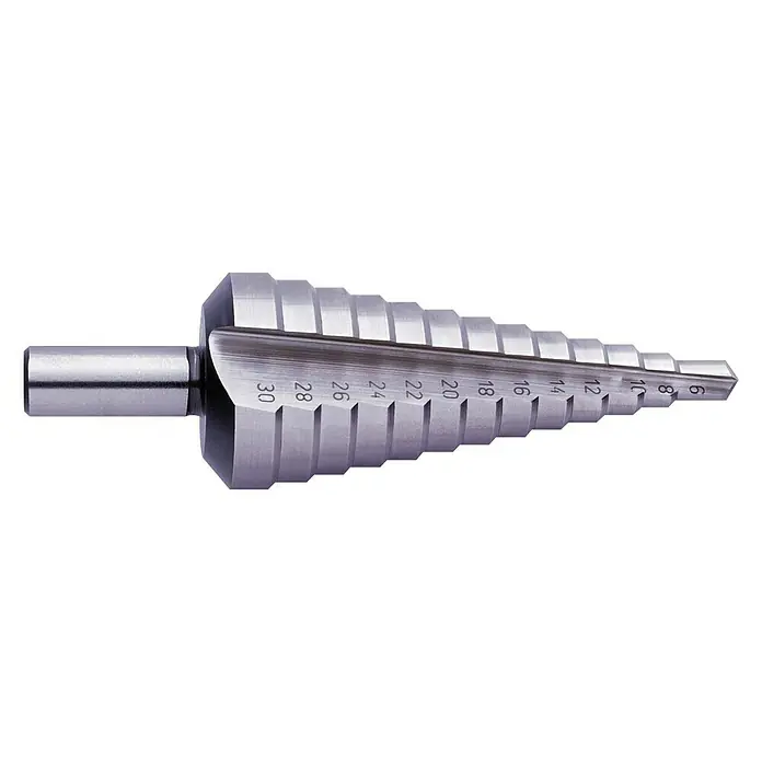 Exact Stufenbohrer - Durchmesser Bohrer: 6 mm - 30 mm, Stahl - Auf dem Bild ist ein Stufenbohrer zu sehen, der für präzise Bohrungen in verschiedenen Größen verwendet wird. Das Werkzeug ist aus robustem Metall gefertigt.