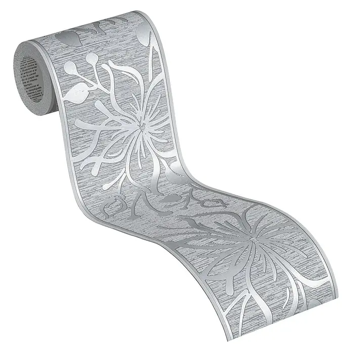 A.S. Création Only Borders 11 Tapetenborte Blume - Grau/Silber, 5 x 0,13 m, Selbstklebefolie - Nahaufnahme einer Rolle silberner Bordüren-Tapete mit Blumenmuster, perfekt, um jedem Raum einen Hauch von Eleganz zu verleihen.