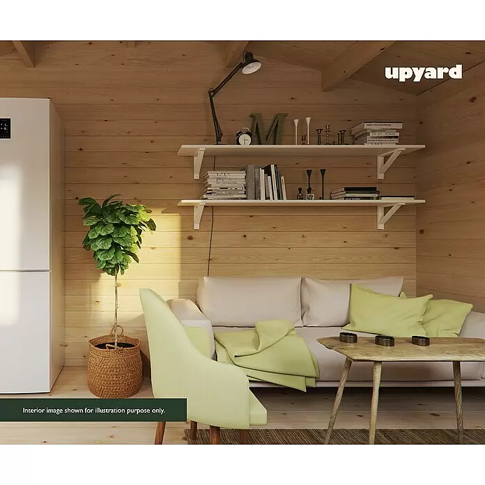Upyard Gartenhaus Malbec - Außenmaß inkl. Dachüberstand (B x T): 356 x 365 cm, Holz, Natur - Gemütlicher Holzinnenraum eines Gartenhauses mit Sofa, Sessel, Regalen und Kühlschrank.