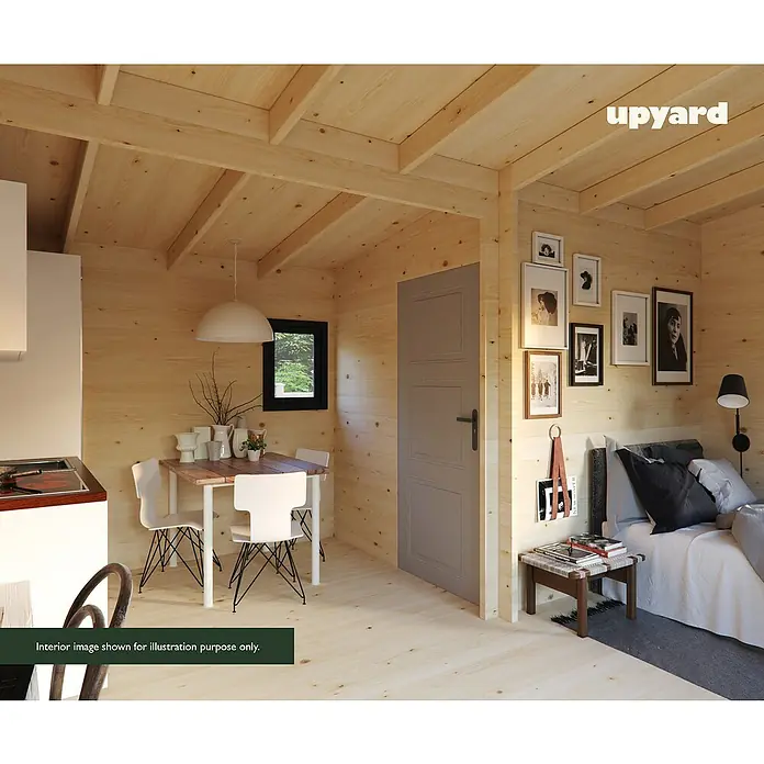 Upyard Gartenhaus Chardonna - Außenmaß inkl. Dachüberstand (B x T): 504 x 591 cm, Holz, Natur - Helle Holzkabine mit Essbereich und Schlafzimmer. Die Kabine verfügt über eine Küche, einen Esstisch mit Stühlen und ein Bett.