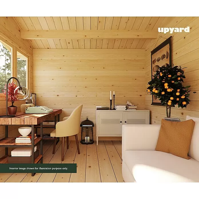 Upyard Gartenhaus Merselan - Außenmaß inkl. Dachüberstand (B x T): 353 x 348 cm, Holz, Natur - Gemütlicher Holzkabinen-Innenraum mit Arbeitsplatz, Vintage-Schreibmaschine, Stuhl und weißem Sofa.