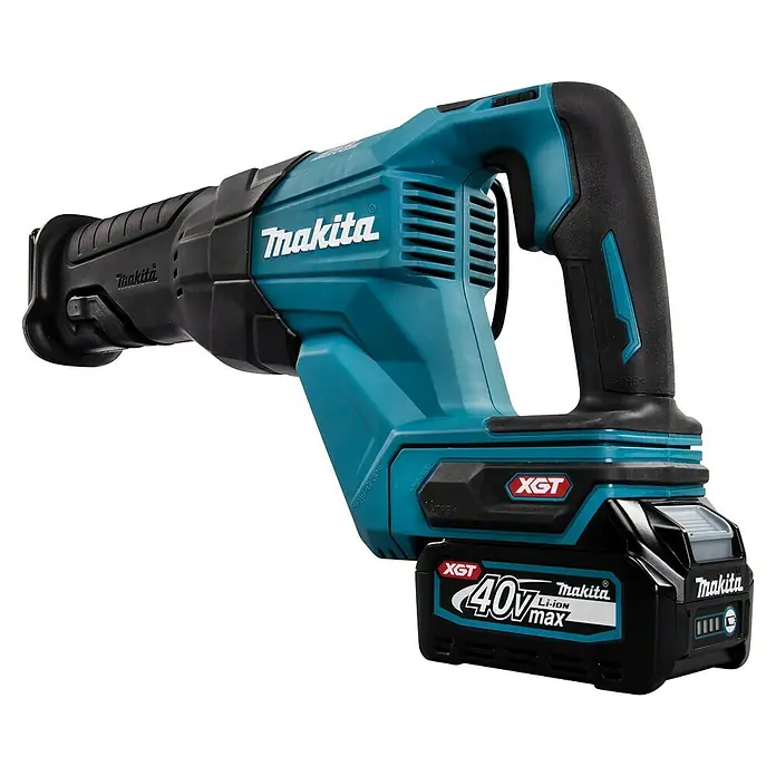 Makita XGT 40V max. Akku-Säbelsäge JR001GM201 - 40 V, 2 Akkus, 4 Ah, Leerlaufhubzahl: 0 /min - 3.000 /min - Makita Akku-Säbelsäge mit blau-schwarzem Design und einem 40V Li-Ionen Akku, ein Werkzeug für Profis, ideal für Sägearbeiten.