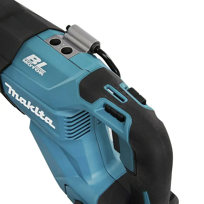 Makita XGT 40V max. Akku-Säbelsäge JR001GZ - 40 V, Ohne Akku, Leerlaufhubzahl: 0 /min - 3.000 /min - Nahaufnahme einer Makita Akku-betriebenen Säge mit BL-Motor, die sich durch ihr blaues Design und den schwarzen Griff auszeichnet.