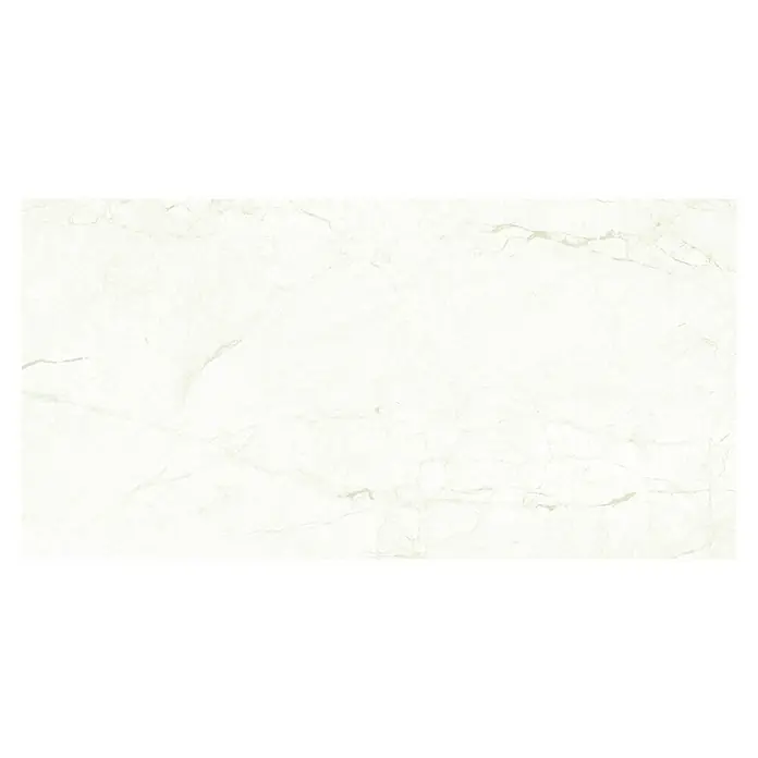 Pavimento porcelánico Gales - 60 x 120 cm, Ivory, Rectificado - Primer plano de una losa de mármol que exhibe delicadas vetas grises sobre un fondo beige. Ideal para diseños interiores elegantes.