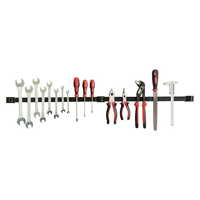 Alpha Tools Magnetleiste - 50 cm, Traglast: 10 kg - Eine Werkzeugleiste mit verschiedenen Werkzeugen wie Schraubenschlüsseln, Schraubendrehern und Zangen, die an einer Wand montiert ist.