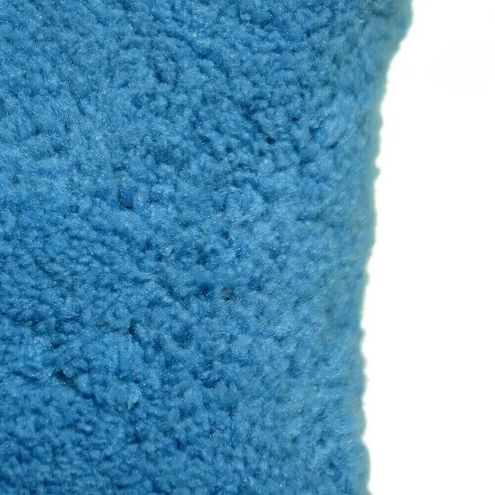 Yachticon Schwamm - 29 x 10 x 10 cm, Mikrofaser - Nahaufnahme eines türkisfarbenen, flauschigen Fleece-Stoffes, ideal für kuschelige Decken, Jacken oder Accessoires.