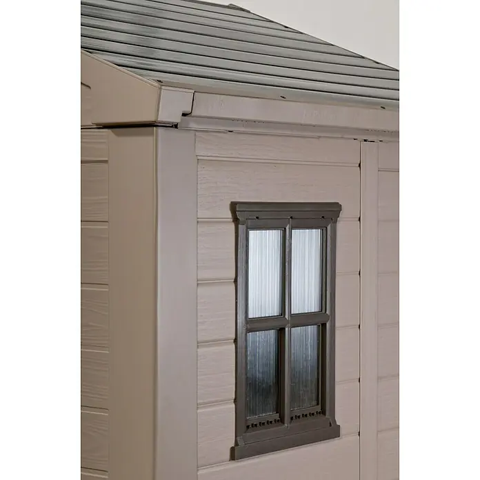 Keter Caseta de jardín Factor 6x6 - Medidas ext. (An x Pr): 195,5 x 178 cm, Taupe/Beige, Plástico, Área: 3,47 m² - Primer plano de una caseta de jardín con ventana y techo gris, destacando la estructura y el diseño.