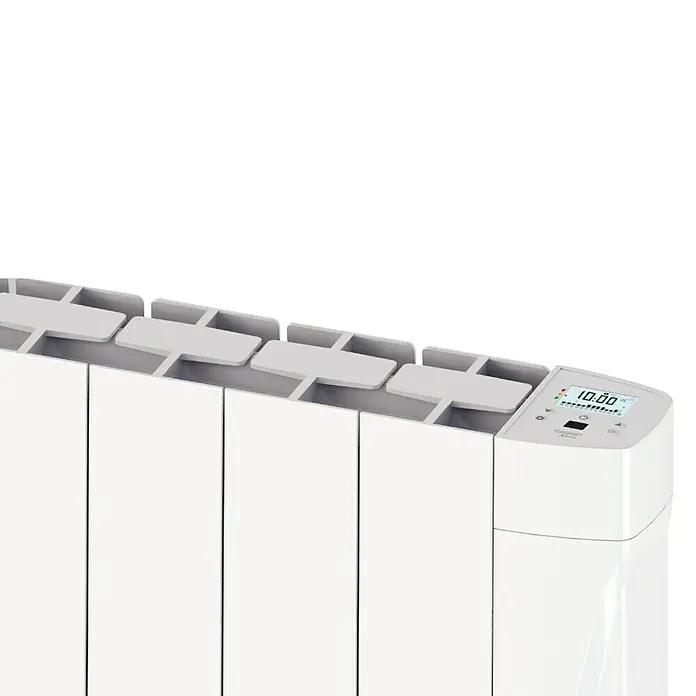Voltomat HEATING Emisor térmico VOLT - 750 W, Blanco, 9,8 x 58,5 x 57,5 cm, Fluido - Primer plano de un radiador blanco con pantalla digital, que combina confort y tecnología moderna.