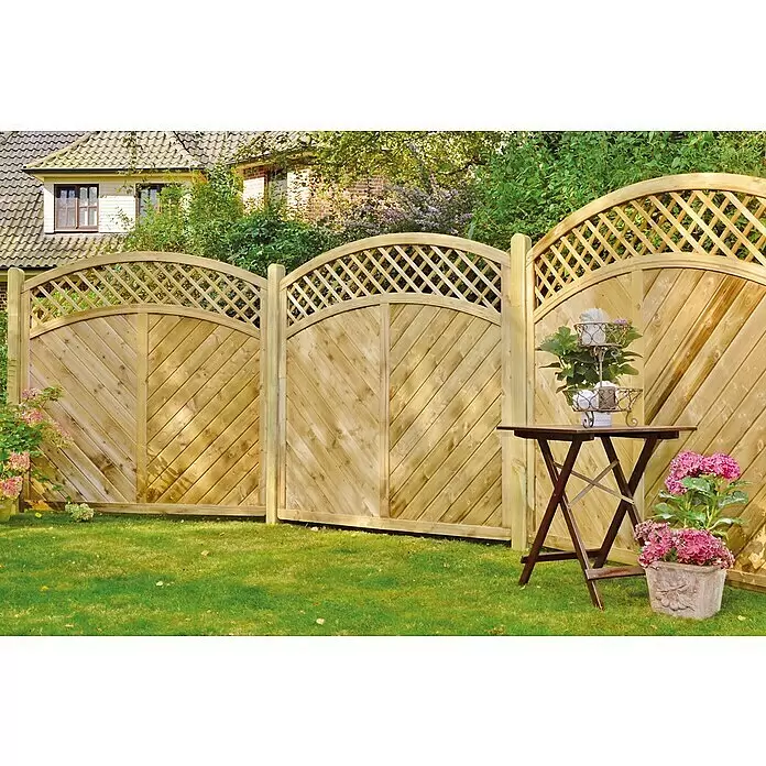 T & J Sichtschutzelement Classic - B x H: 180 x 200 cm, Holz - Helle Holzzaunfelder mit gewölbtem Rankgitter oben für eine Gartengrenze.