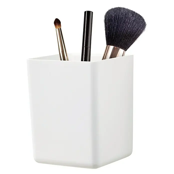 Tesa Caja de almacenaje sin tapa Baboo - L x An x Al: 8,6 x 8 x 11 cm, Plástico, Blanco - Imagen de un porta brochas de maquillaje blanco con brochas de maquillaje y máscara de pestañas en el interior, que ofrece una solución de almacenamiento ordenada.