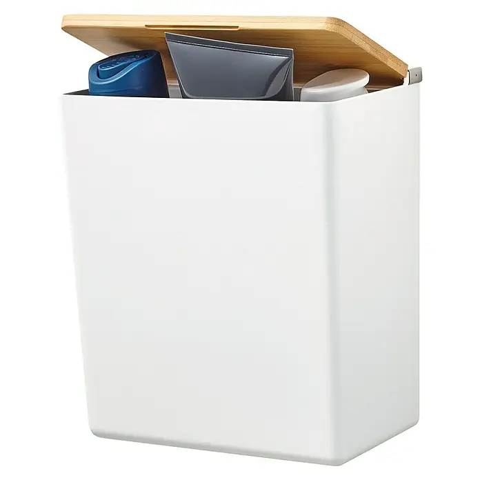 Tesa Caja de almacenaje Baboo L - L x An x Al: 21 x 10,2 x 18,2 cm, Plástico, Blanco - Cubo de basura cosmético blanco con tapa de madera, lleno de productos cosméticos, ideal para baño o dormitorio.